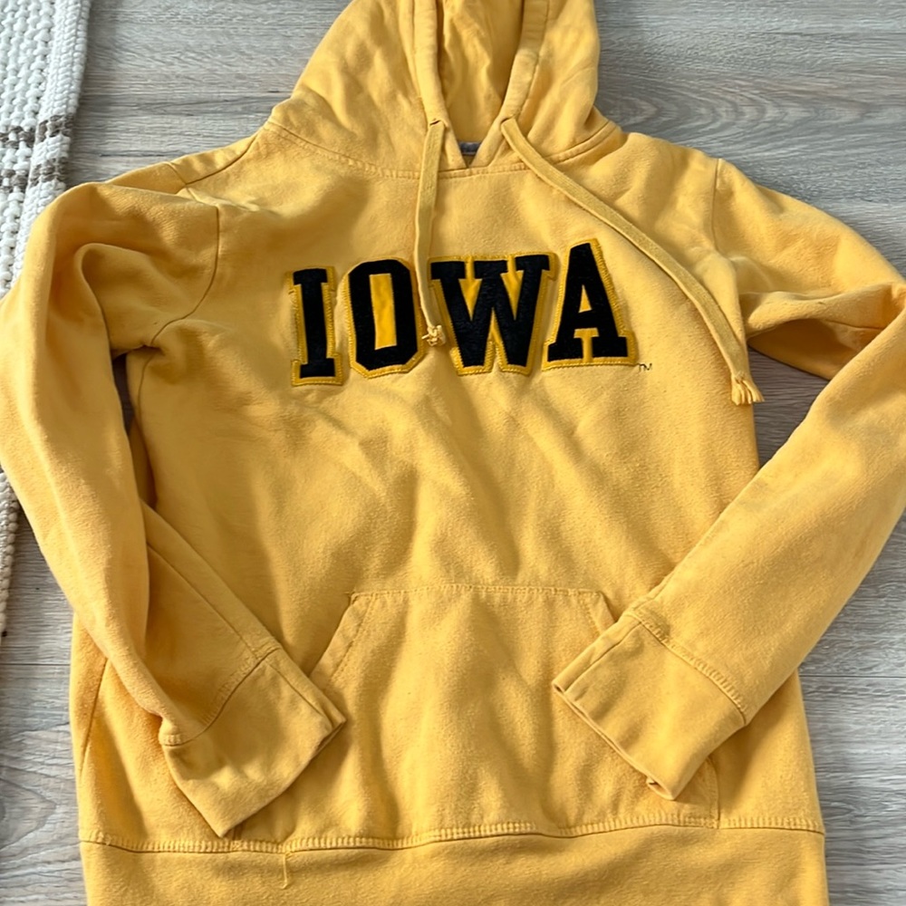 Iowa Hawkeye sweat shirt